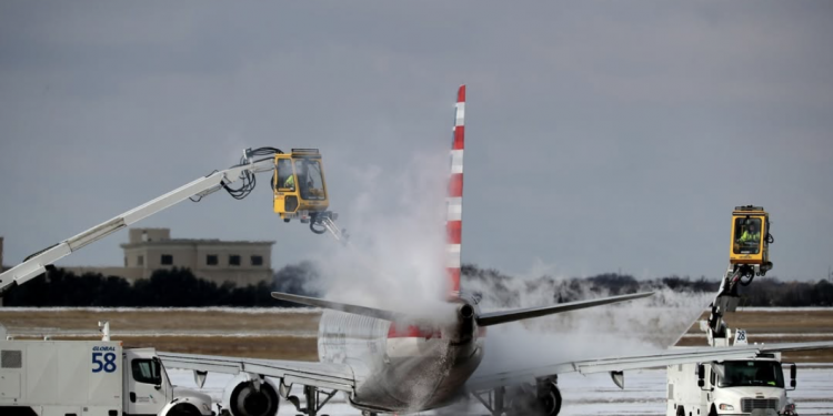 눈과 얼음비 예보에 DFW 공항, 달라스 러브필드 공항 항공편도 취소